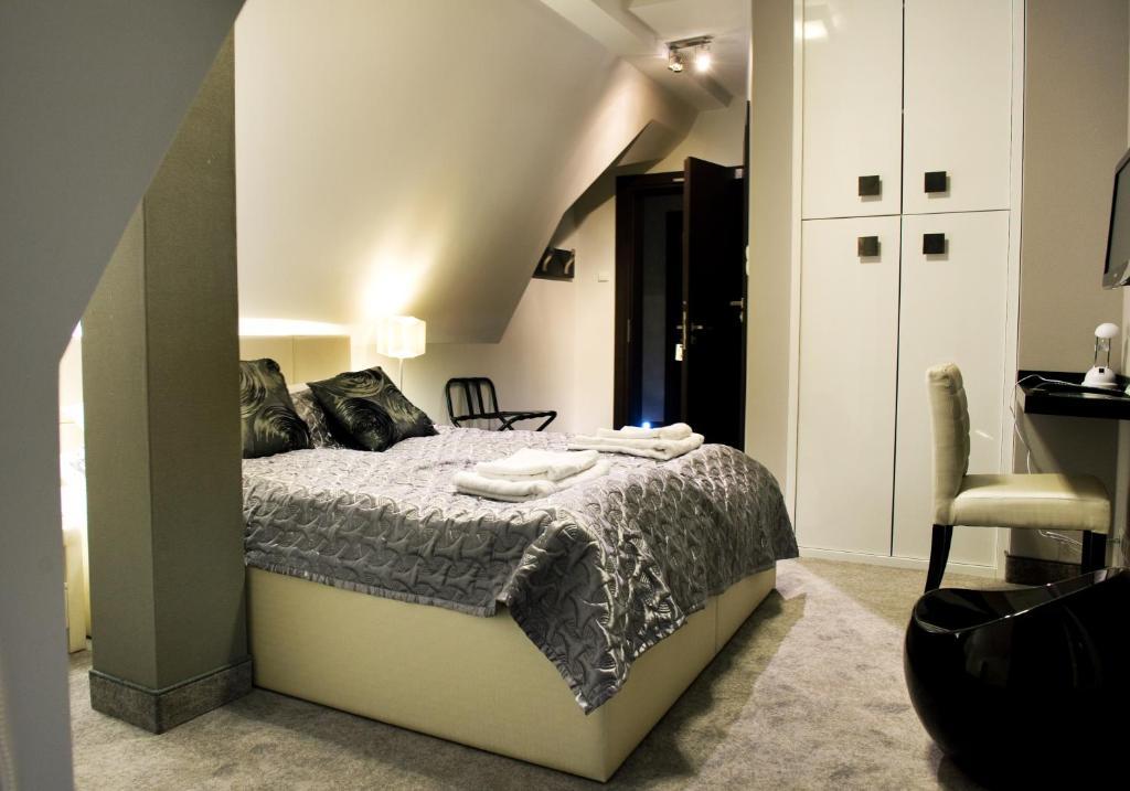 Deluxe Double Room with Balcony,25085001:JPEG